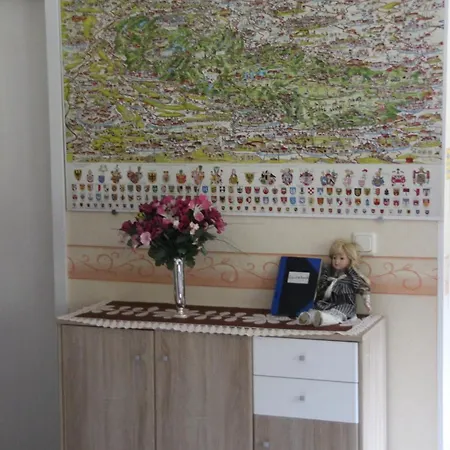 Haus Hirtenbergblick 公寓