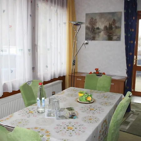 Haus Hirtenbergblick 公寓 Lonau