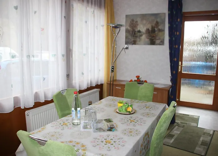 Haus Hirtenbergblick 아파트 Lonau